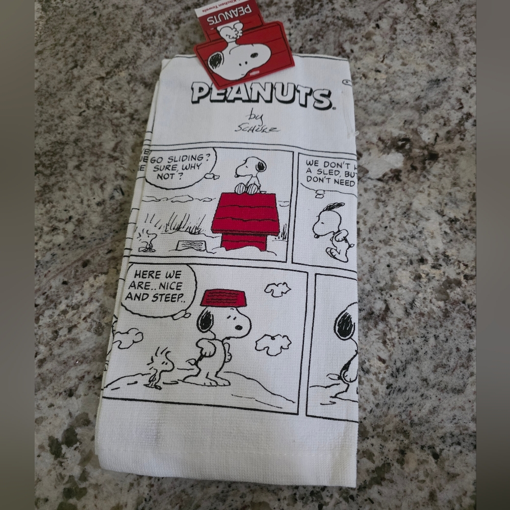 Peanuts Snoopy Comic Towel-NWT